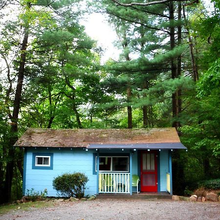 The Pines Cottages Woodfin Экстерьер фото