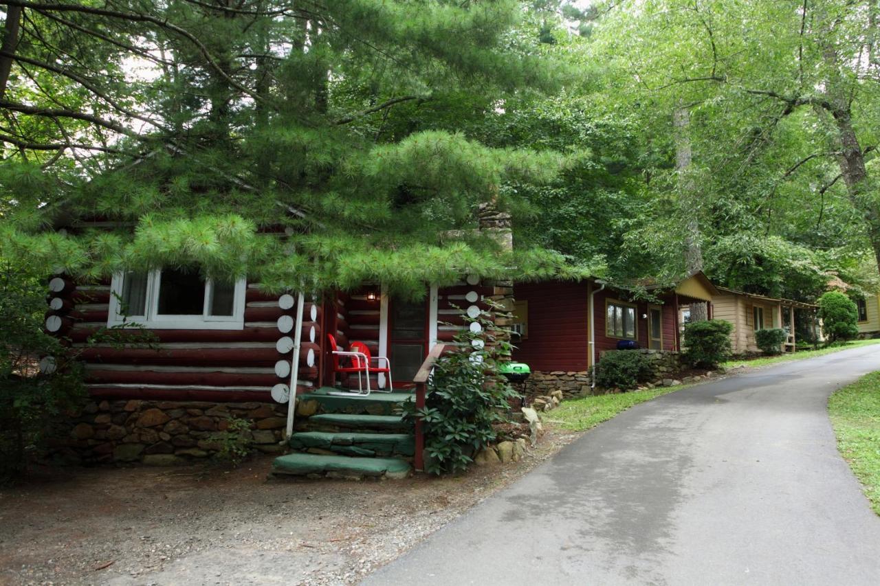 The Pines Cottages Woodfin Экстерьер фото