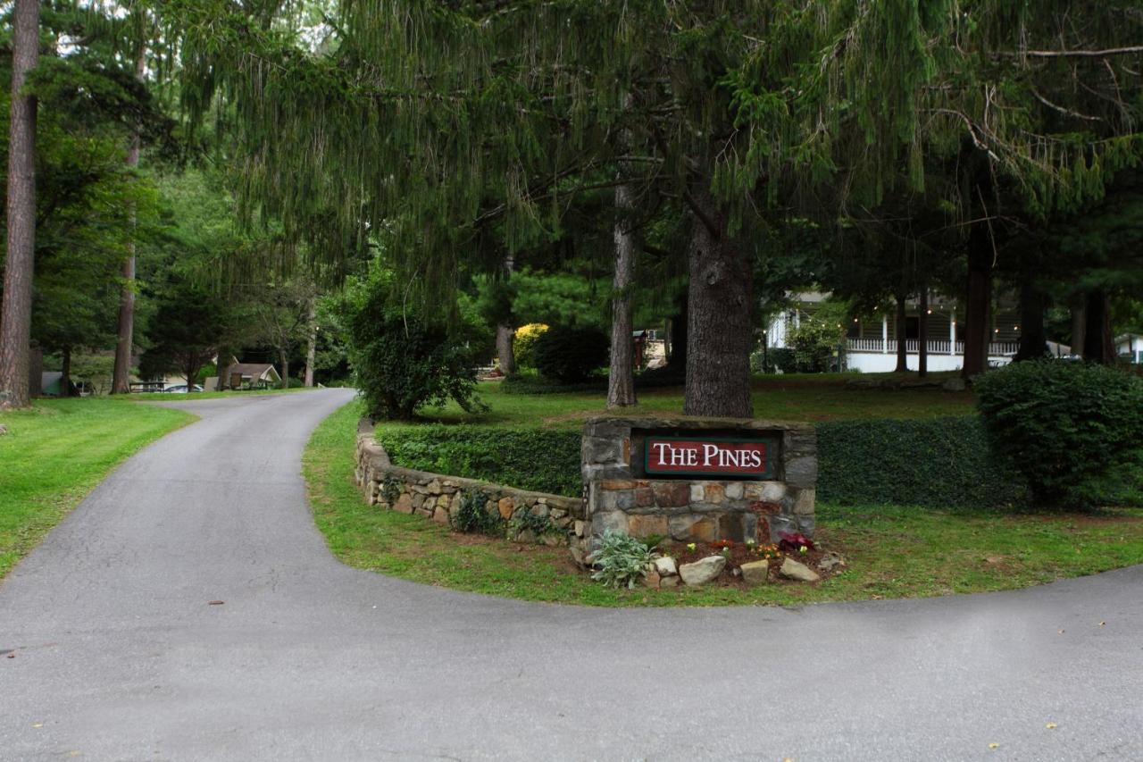 The Pines Cottages Woodfin Экстерьер фото