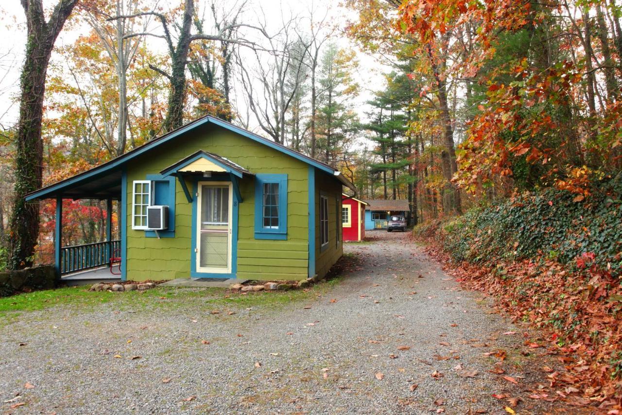The Pines Cottages Woodfin Экстерьер фото