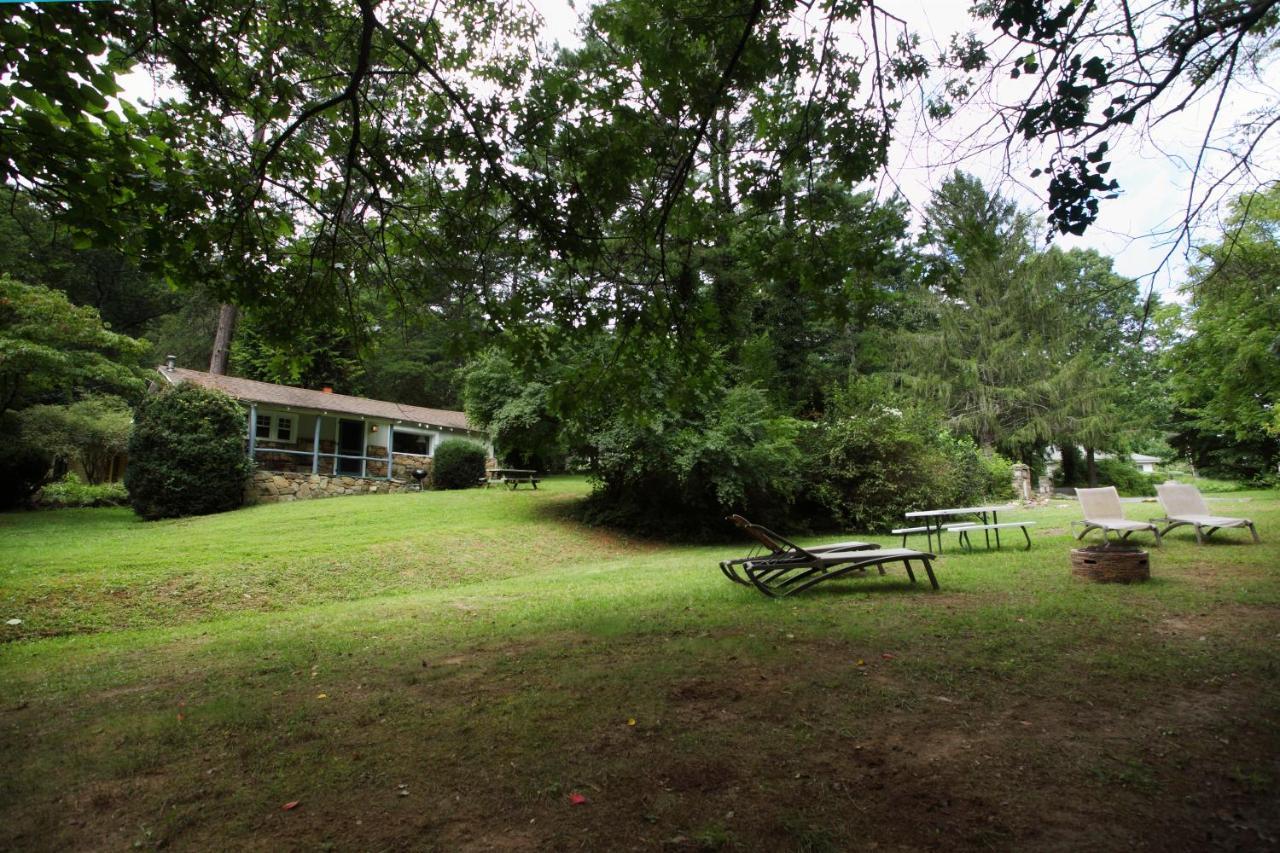 The Pines Cottages Woodfin Экстерьер фото