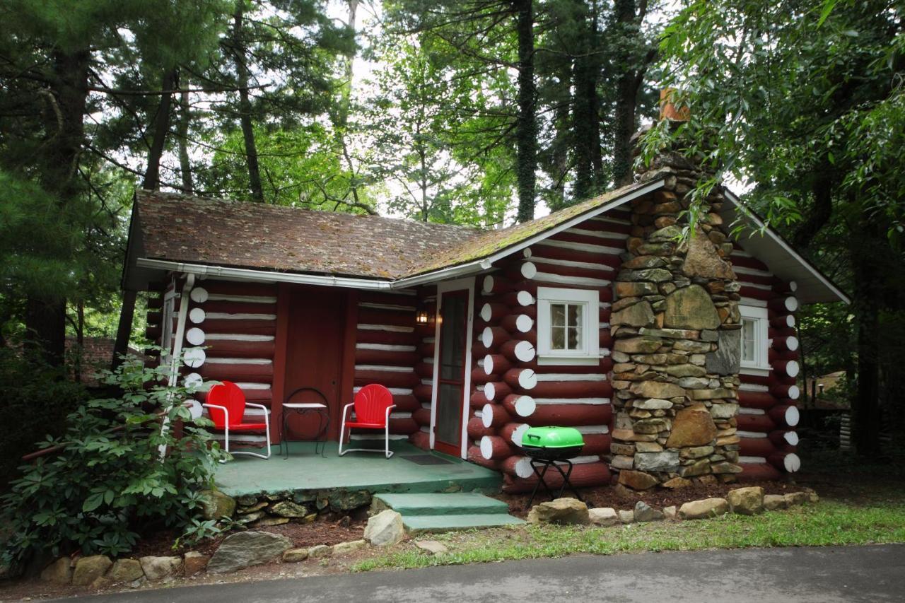 The Pines Cottages Woodfin Экстерьер фото
