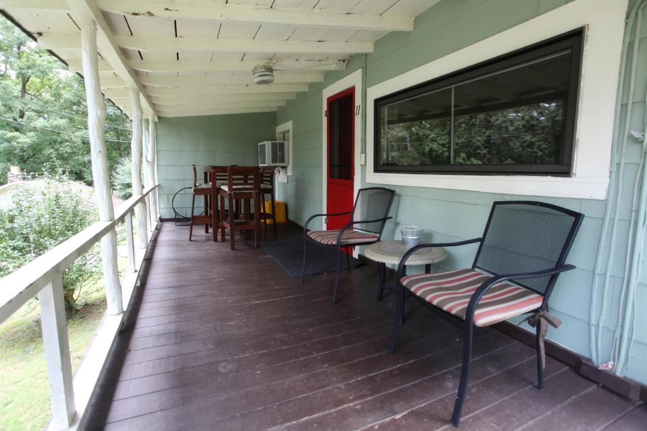 The Pines Cottages Woodfin Экстерьер фото