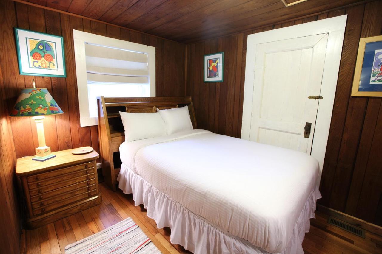The Pines Cottages Woodfin Экстерьер фото