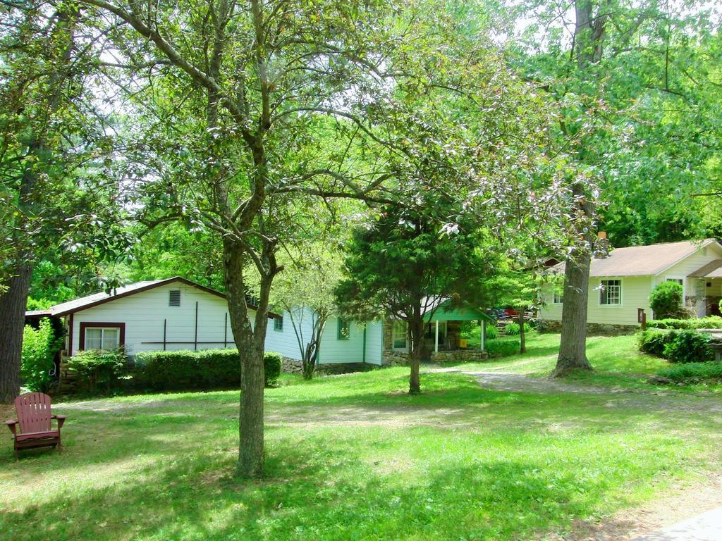 The Pines Cottages Woodfin Экстерьер фото