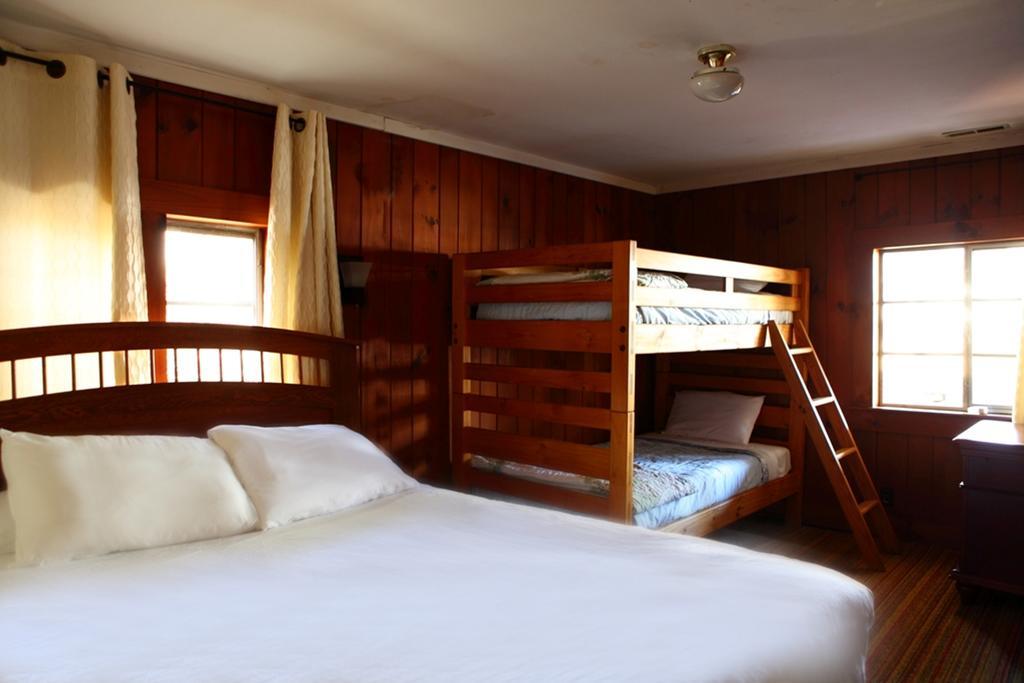 The Pines Cottages Woodfin Экстерьер фото