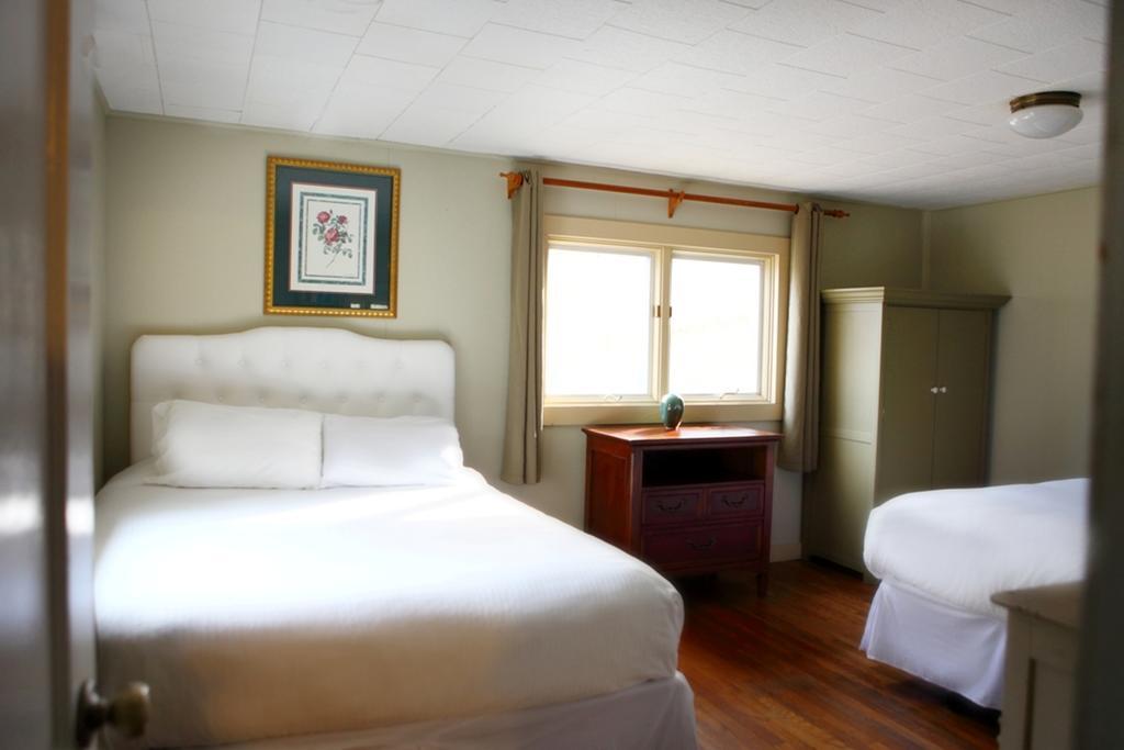 The Pines Cottages Woodfin Экстерьер фото