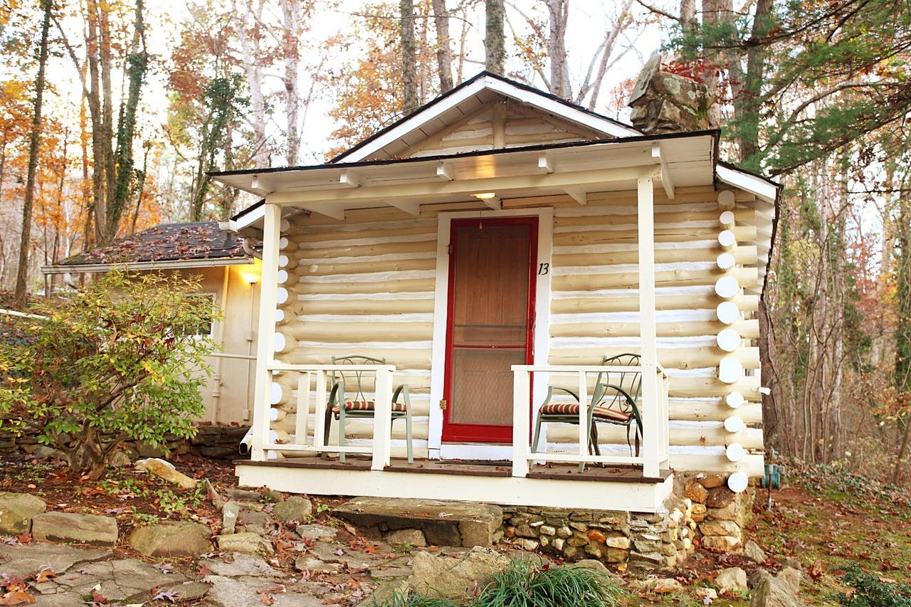 The Pines Cottages Woodfin Экстерьер фото