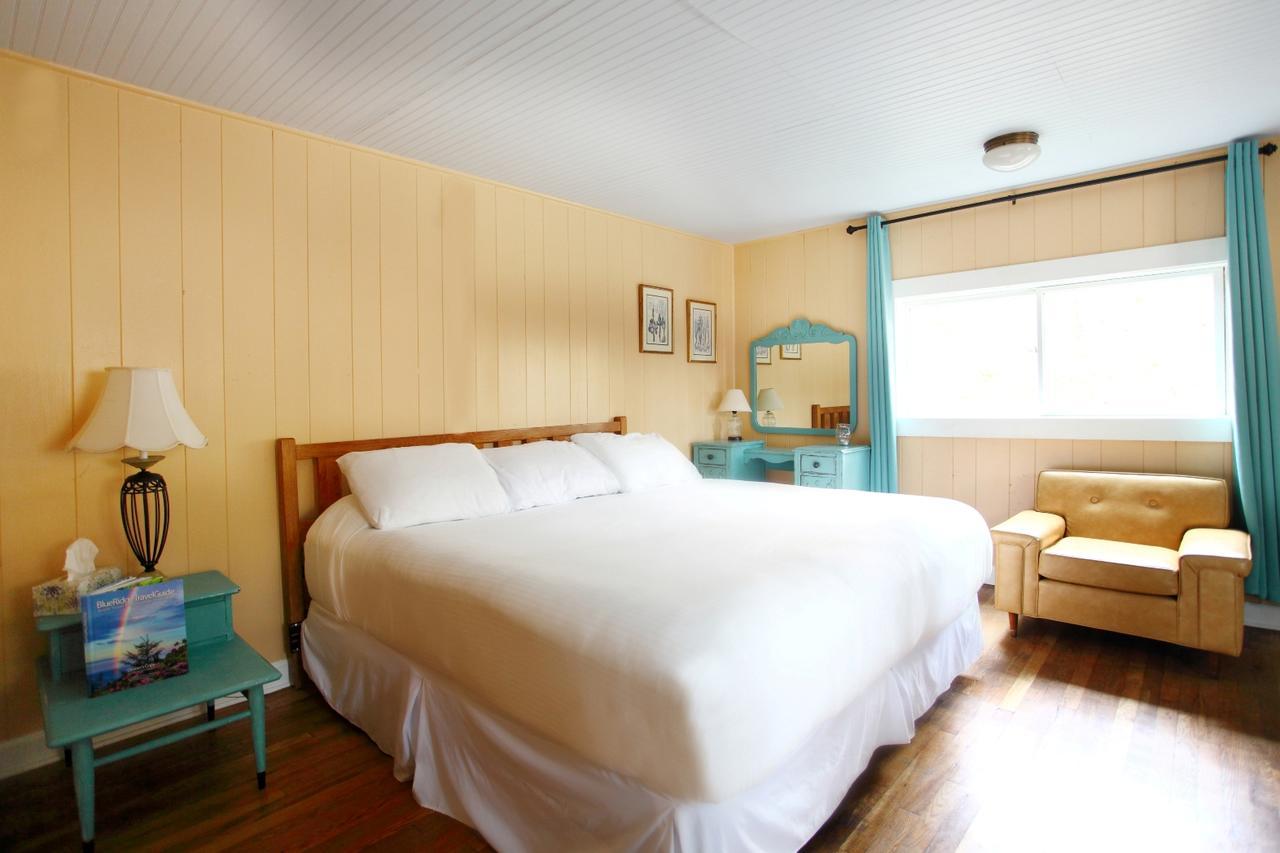 The Pines Cottages Woodfin Экстерьер фото