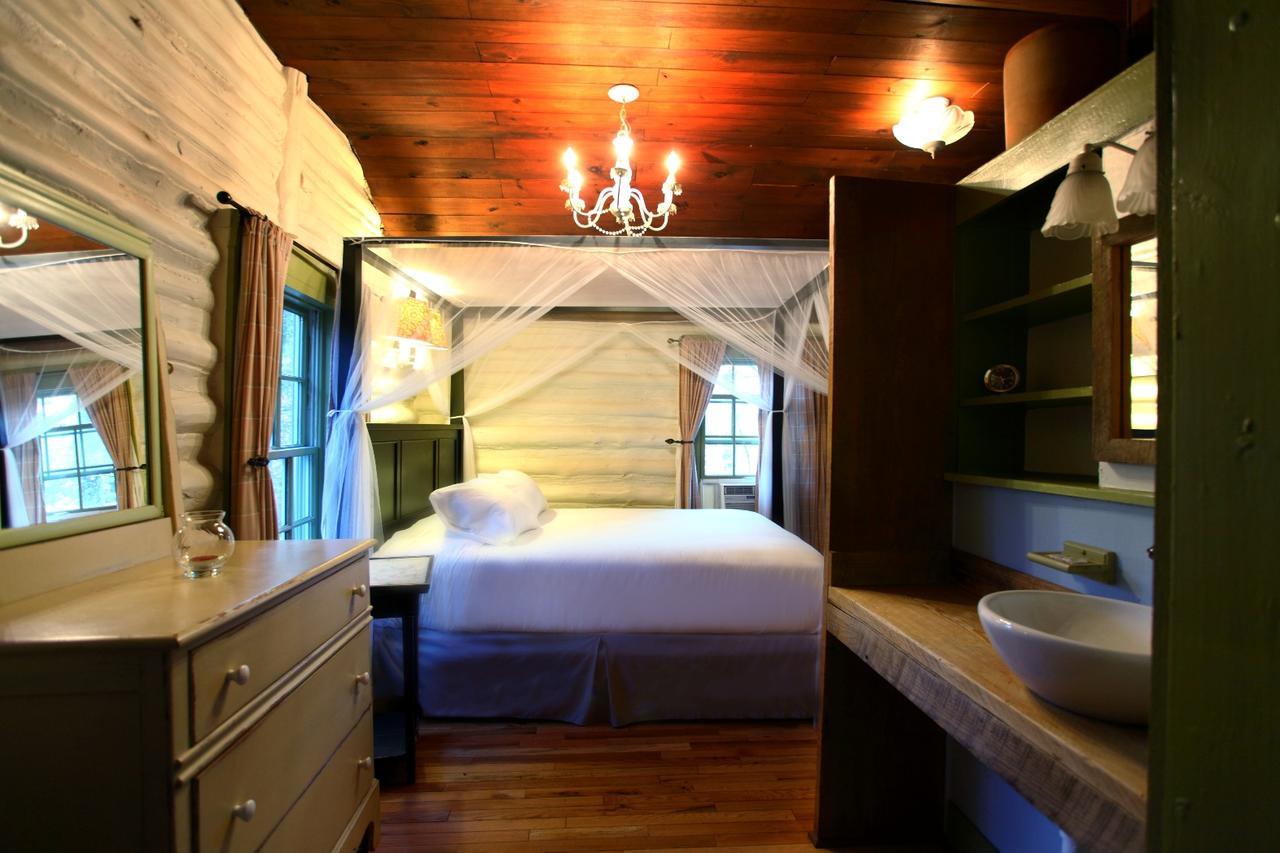 The Pines Cottages Woodfin Экстерьер фото