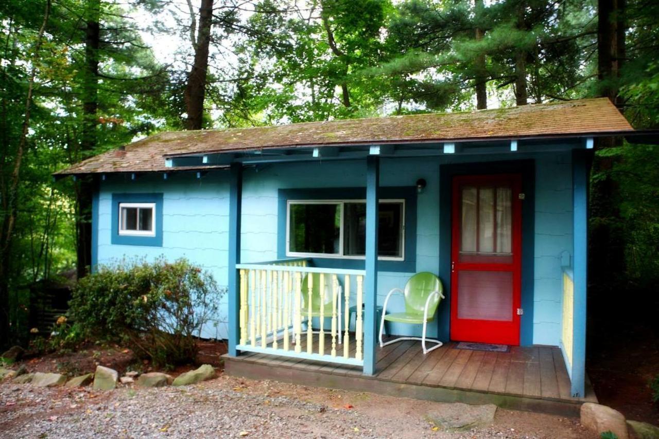 The Pines Cottages Woodfin Экстерьер фото