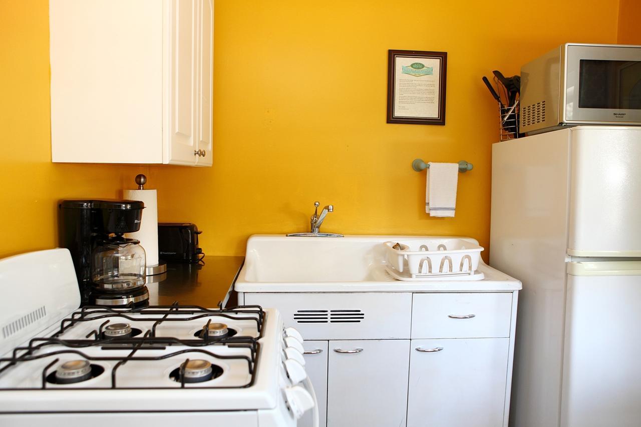 The Pines Cottages Woodfin Экстерьер фото